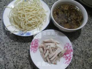猪肉笋干菜汤面的做法步骤：1