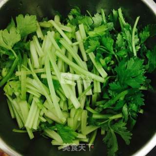 香芹豆干炒粉的做法步骤：1