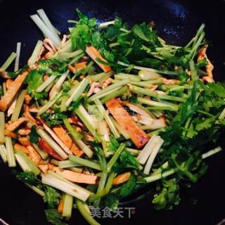 香芹豆干炒粉的做法步骤：8