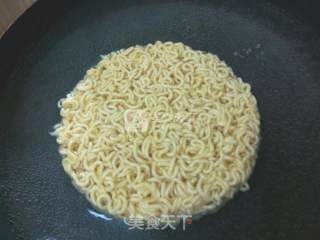 【jasmin趣味烘焙】鲜虾鱼板面吐司盏的做法步骤：1