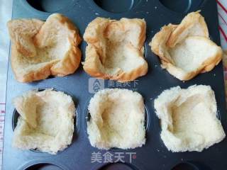 【jasmin趣味烘焙】鲜虾鱼板面吐司盏的做法步骤：8