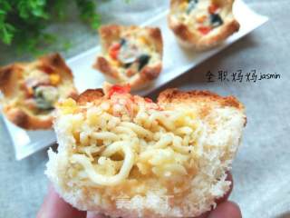 【jasmin趣味烘焙】鲜虾鱼板面吐司盏的做法步骤：12