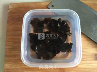 清炒小白菜的做法步骤：1