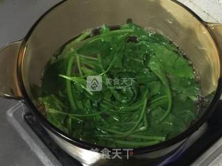 菠菜饼干圈（非常适合小宝宝的磨牙饼干）的做法步骤：2