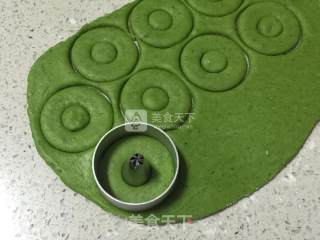 菠菜饼干圈（非常适合小宝宝的磨牙饼干）的做法步骤：13