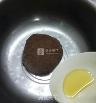 芝麻核桃软欧包的做法步骤：2