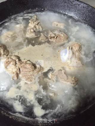 玉米大骨汤的做法步骤：2