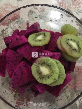 火龙果猕猴桃鲜酿酵素的做法步骤：1