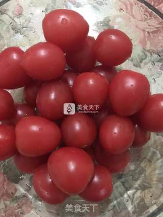 圣女果鲜酿酵素的做法步骤：1