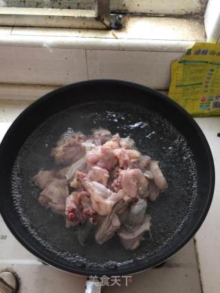 葱烧鸡的做法步骤：2