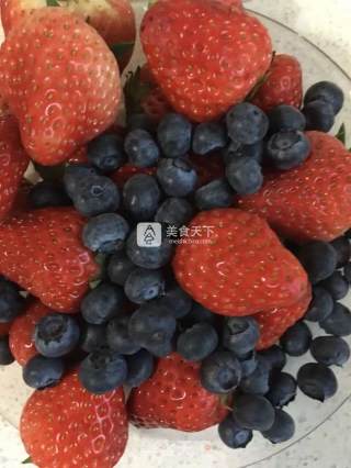草莓蓝莓鲜酿酵素的做法步骤：1