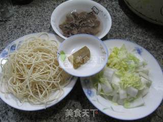 牛肉白菜汤面的做法步骤：1