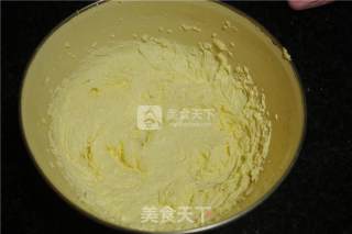 绵软花朵磅蛋糕的做法步骤：2