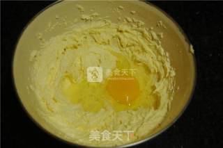 绵软花朵磅蛋糕的做法步骤：3