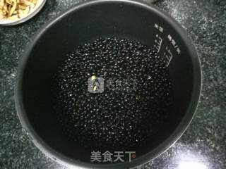 甘草黑豆的做法步骤：1