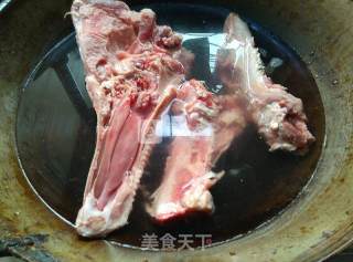 【凉拌核桃肉】的做法步骤：1