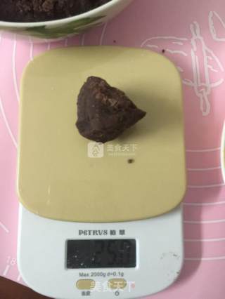 蛋黄酥的做法步骤：4