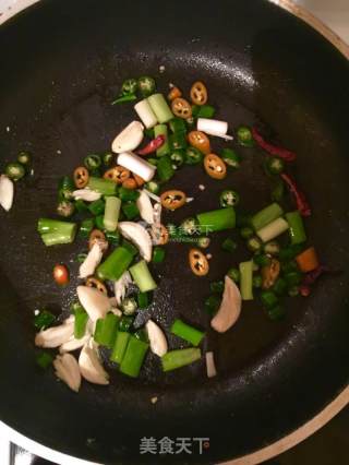 腊肉菜花的做法步骤：4