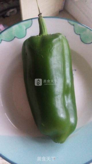 青椒猪肉馅水饺的做法步骤：2