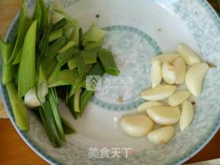 青椒油渣鸡蛋干的做法步骤：4