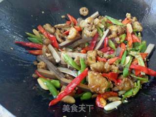 青椒油渣鸡蛋干的做法步骤：7