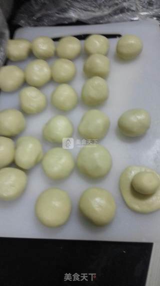 酥皮点心，一直很喜欢，无论外观还是口感，只是热量高还是少吃做好了送人，嘻嘻省的自己吃了长肉的做法步骤：1