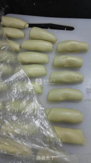 酥皮点心，一直很喜欢，无论外观还是口感，只是热量高还是少吃做好了送人，嘻嘻省的自己吃了长肉的做法步骤：3
