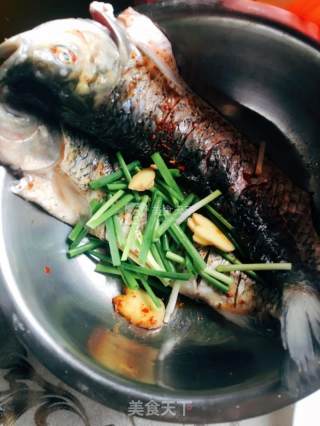 川味炭火烤鱼 （PK川味厨师）????的做法步骤：2