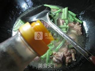 梅豆烧鸡块的做法步骤：7