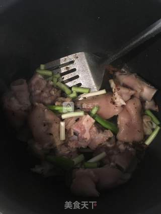 秘制猪蹄子的做法步骤：3