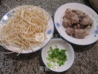 排骨汤面的做法步骤：1