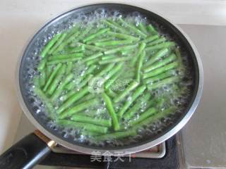 茶树菇炒豆角的做法步骤：2