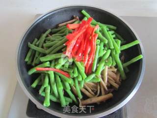 茶树菇炒豆角的做法步骤：7