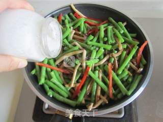 茶树菇炒豆角的做法步骤：8
