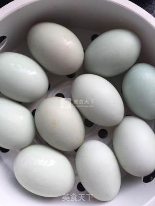 腌咸鸭蛋的做法步骤：1