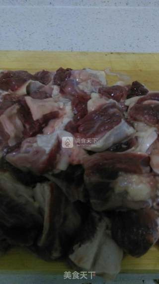 米酒炖牛肉的做法步骤：1