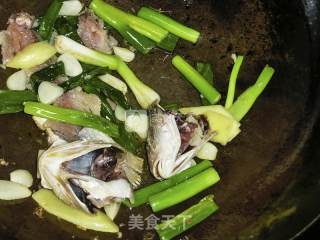 黄鱼煨面的做法步骤：4