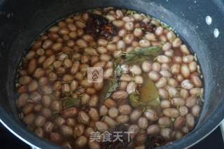 五香脆花生米的做法步骤：4