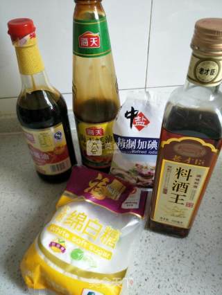 辣子鸡块的做法步骤：1