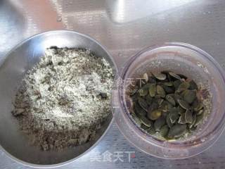 南瓜子面包的做法步骤：1