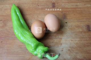 尖椒炒蛋的做法步骤：1