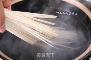 青椒肉丝盖浇面的做法步骤：4