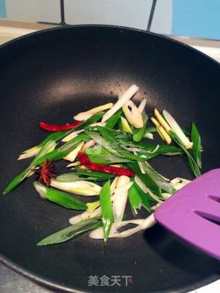 熊猫抱竹(竹笋香菇烧鸡丁)的做法步骤：3