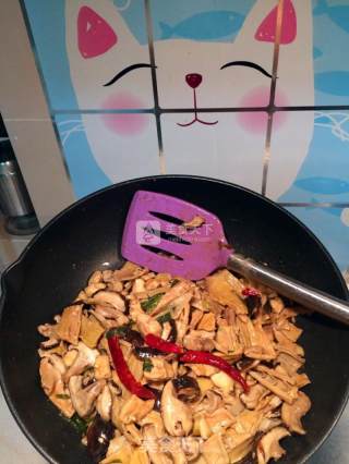 熊猫抱竹(竹笋香菇烧鸡丁)的做法步骤：8