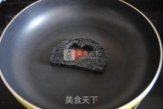 橄榄油煎竹炭土司片的做法步骤：9
