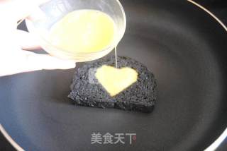 橄榄油煎竹炭土司片的做法步骤：10