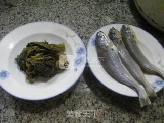 酸菜煮小黄鱼的做法步骤：1