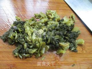 酸菜煮小黄鱼的做法步骤：2