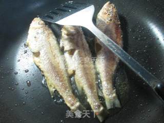 酸菜煮小黄鱼的做法步骤：3