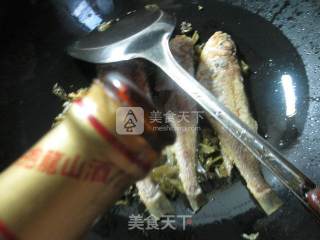 酸菜煮小黄鱼的做法步骤：5